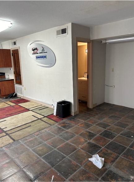 More Photos Of 307-311 Lombrano St, San Antonio Warehouse For Sale