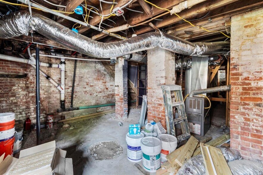 More Photos Of 39 Jane St, Bridgeport Apartments For Sale