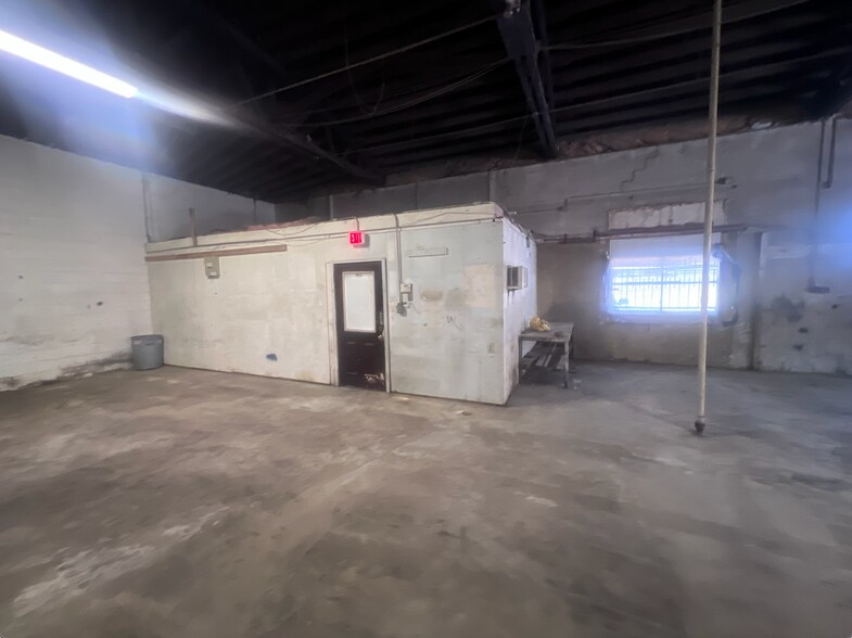 More Photos Of 3816 Grandview Ave, Gurnee Industrial For Sale