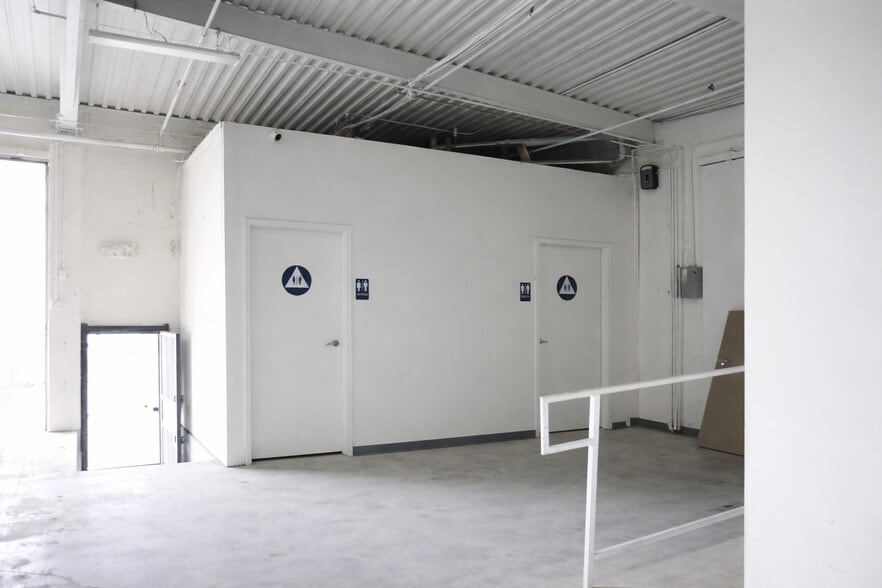 More Photos Of 6425 San Leandro St, Oakland Industrial For Sale