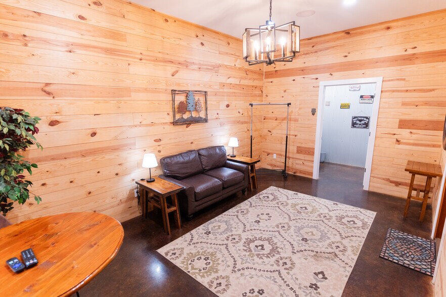 More Photos Of 387 A County Road 218, Corinth General Retail For Sale