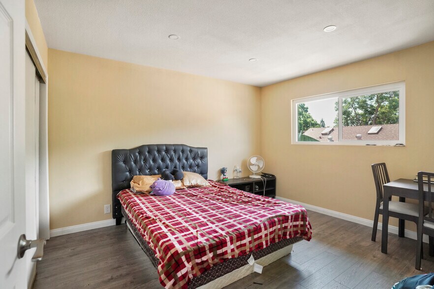 More Photos Of 1001-1003 W Myrtle St, Santa Ana Specialty For Sale
