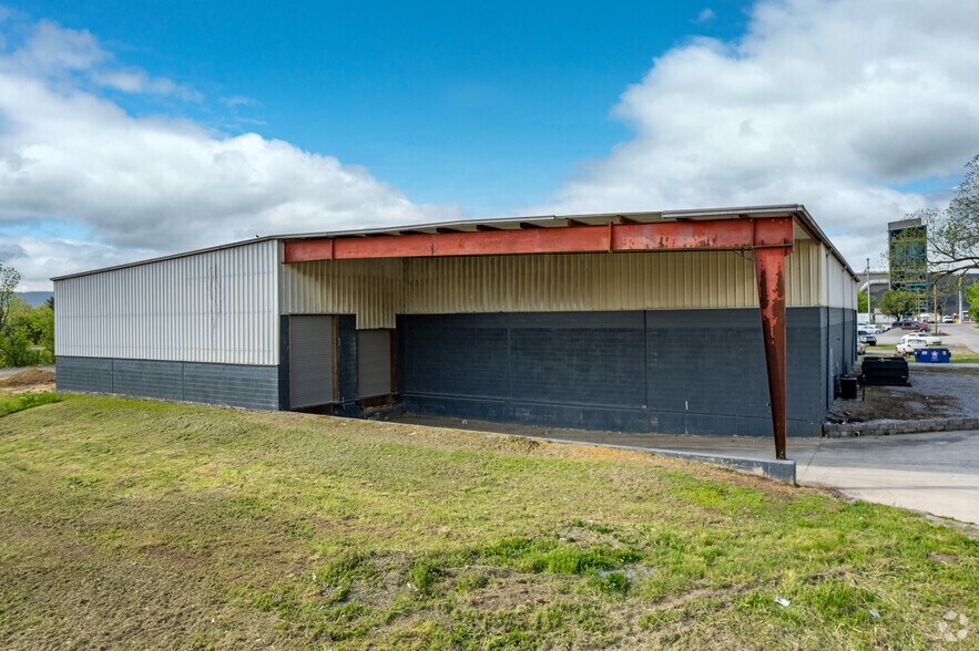 More Photos Of 213 Ash Ave, South Pittsburg Distribution For Lease