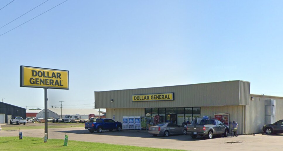 Primary Photo Of 489 S Fossil St, Russell Freestanding For Sale