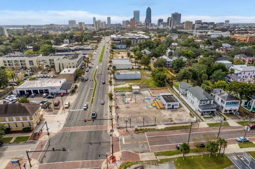 More Photos Of 1352 N Main St, Jacksonville Auto Dealership For Lease