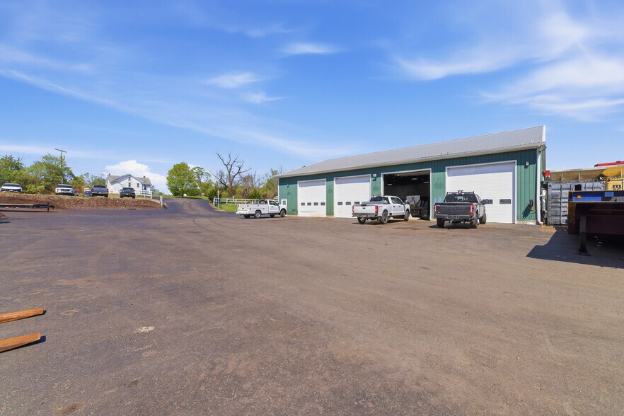 More Photos Of 11 Tyler Dr, North Franklin Showroom For Sale