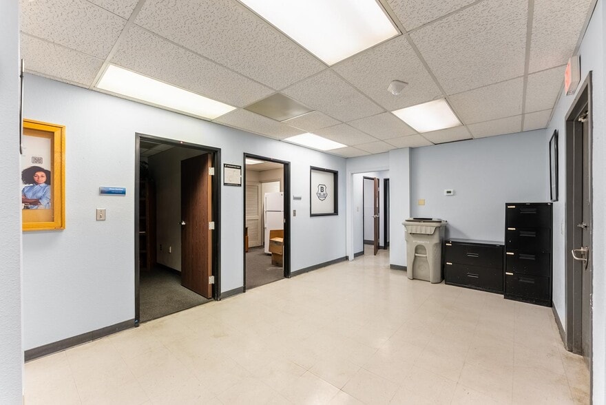 More Photos Of 11211 Pellicano Dr, El Paso Flex For Sale