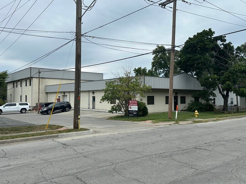 Primary Photo Of 110 SE 5th St, Lee's Summit Flex For Sale