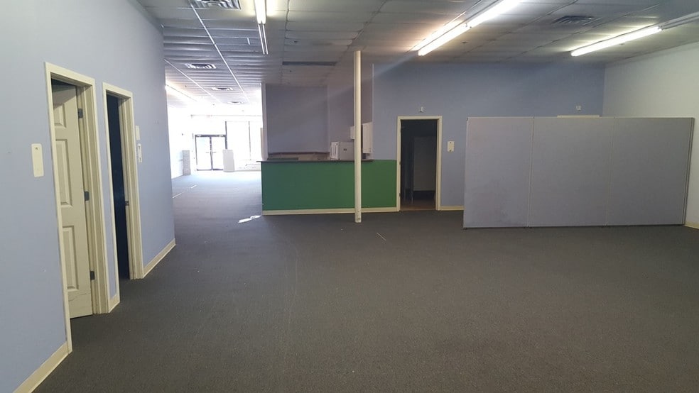 More Photos Of 109-113 Salem Tpke, Norwich Unknown For Lease