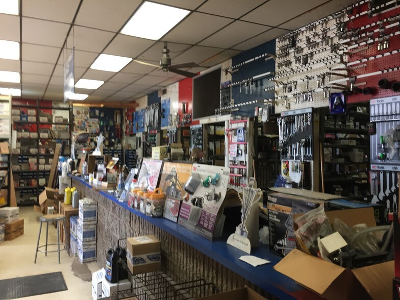 More Photos Of 6149 Macon Rd, Memphis Storefront For Lease