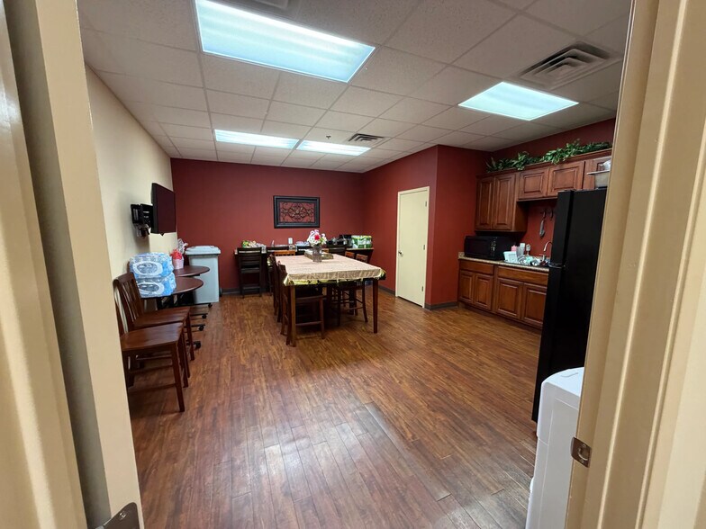 More Photos Of 151 Industrial Dr E, Sulphur Springs Freestanding For Lease