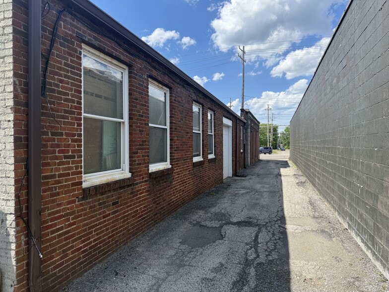 More Photos Of 4418 Mayfield Rd, Cleveland Freestanding For Sale