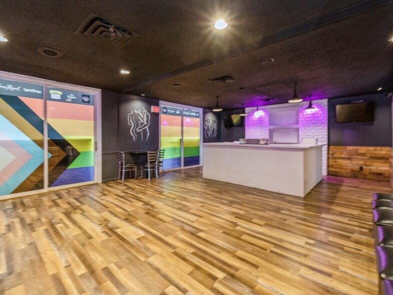 More Photos Of 6008 W Lincoln Way, Ames Restaurant For Sale