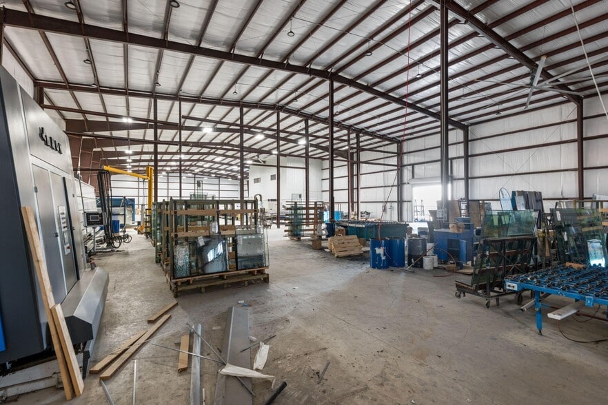 More Photos Of 800 East Watson Ln, New Braunfels Manufacturing For Lease