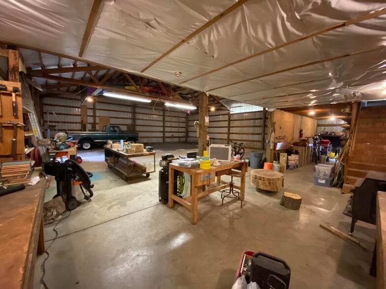 More Photos Of 15626 SE Martins St, Portland Warehouse For Lease