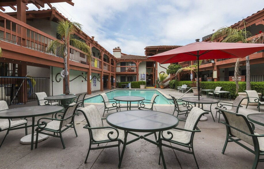 More Photos Of 675 E Campbell Ave, Campbell Hotel For Sale