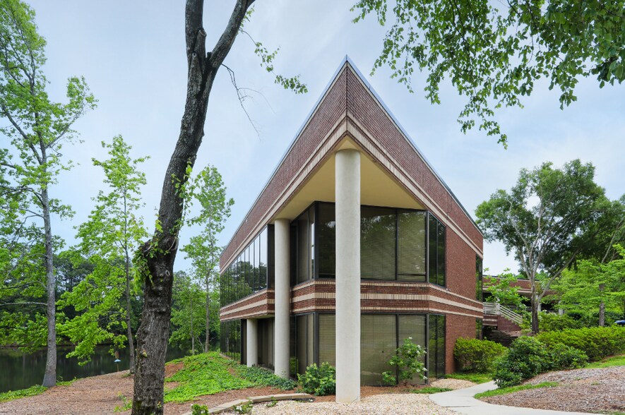 More Photos Of 5880 Live Oak Pkwy, Norcross Medical For Lease