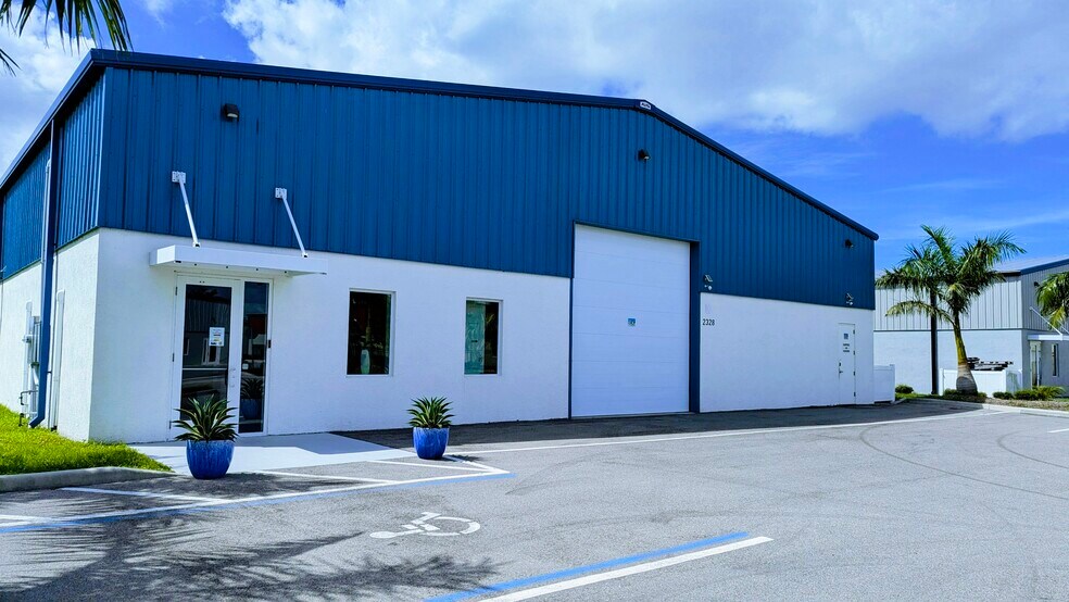 More Photos Of 2328 72nd Dr E, Sarasota Warehouse For Sale