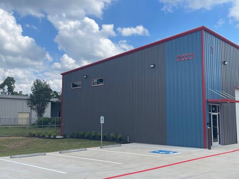 More Photos Of 32223 Tamina Rt, Magnolia Flex For Lease