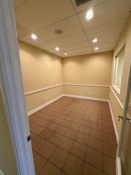 More Photos Of 6190-6198 N Federal Hwy, Boca Raton Office Residential For Lease