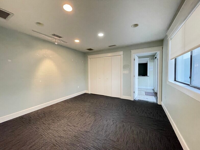 More Photos Of 2837 NW 41st St, Gainesville Office For Sale