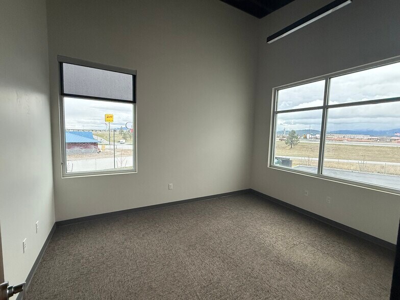 More Photos Of 3801 W Riverbend Ave, Post Falls Office For Sale