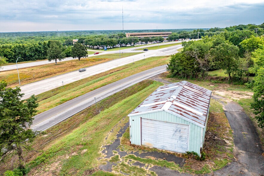 More Photos Of 1021 Grove st, Kaufman Warehouse For Sale