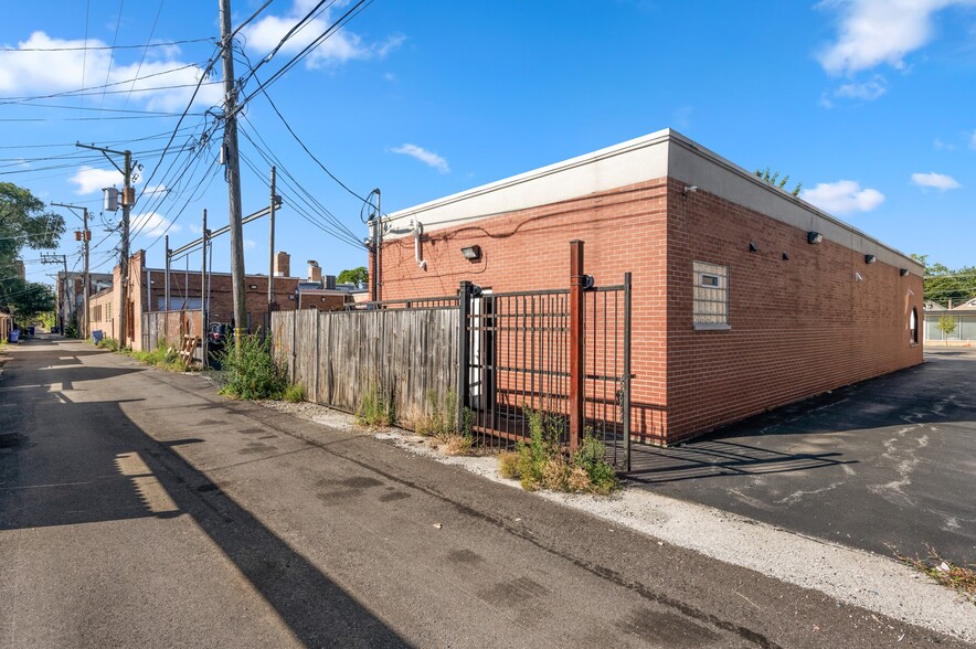 More Photos Of 6021 S Kedzie Ave, Chicago Medical For Sale