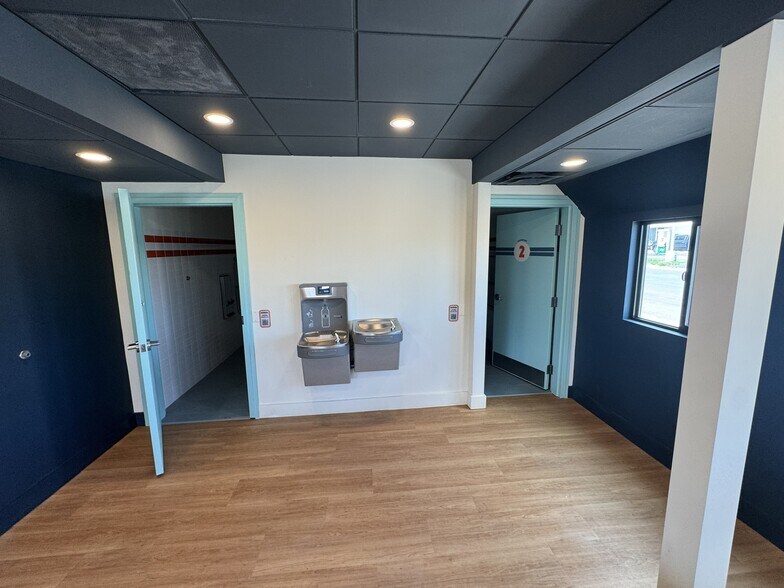 More Photos Of 290 Main St, Limon Restaurant For Lease