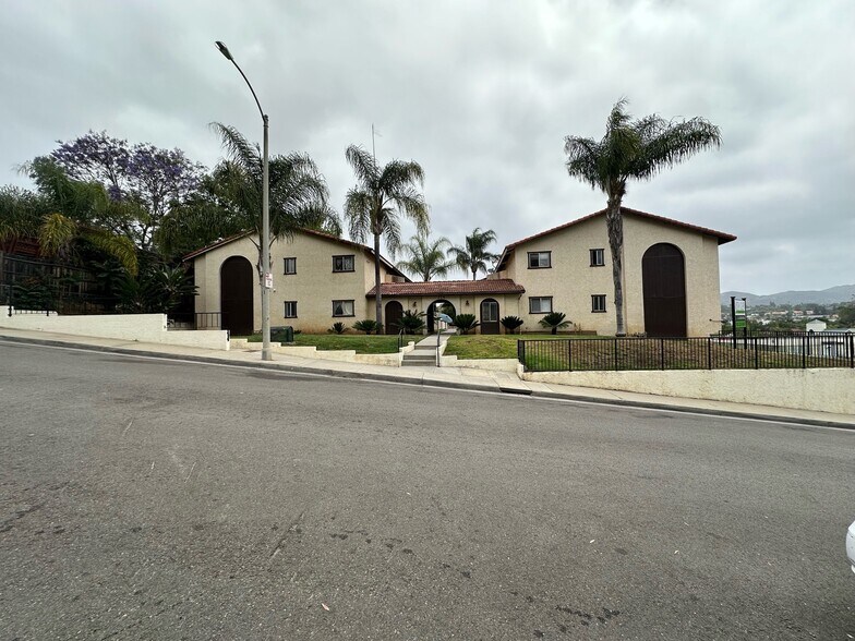 Primary Photo Of 714 Franklin Ln, Vista Apartments For Sale