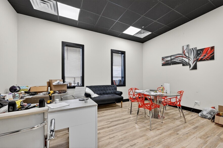 More Photos Of 297 Margaret King Ave, Ringwood Warehouse For Sale
