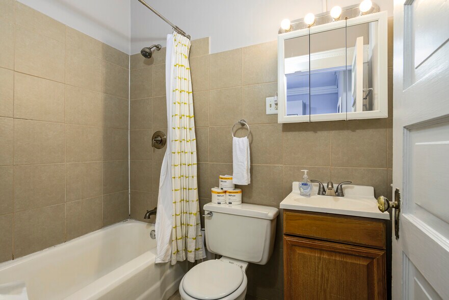 More Photos Of 4374-4382 W Pine Blvd, Saint Louis Office For Sale