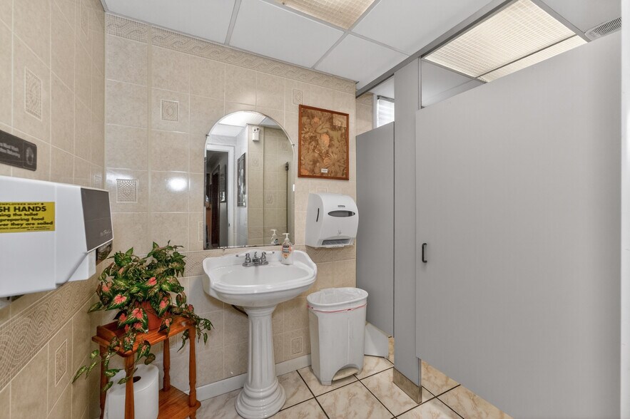 More Photos Of 160 Creamery Rd, Greenville Restaurant For Sale