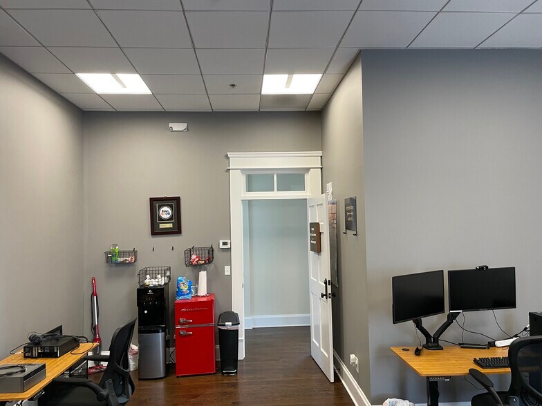 More Photos Of 33 Main St, Newtown Office For Lease