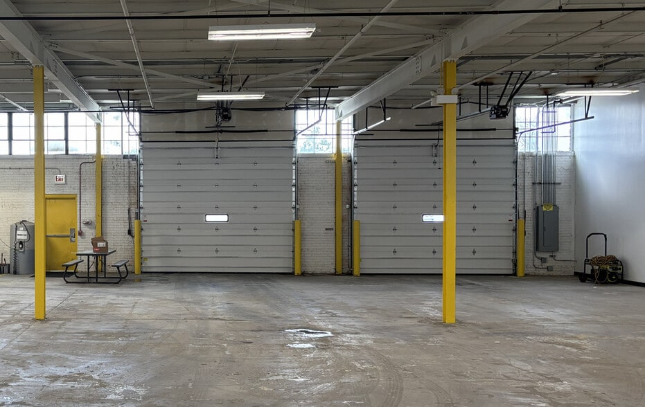 More Photos Of 2040-2060 Indian Boundary Rd, Melrose Park Warehouse For Lease