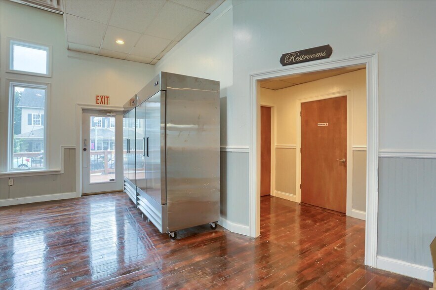 More Photos Of 5948 Linglestown Rd, Harrisburg Restaurant For Sale