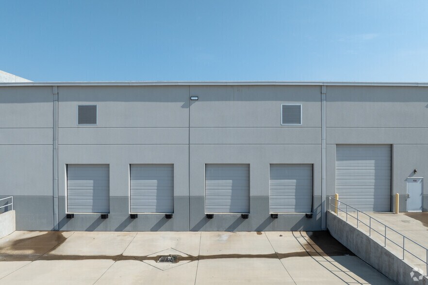 More Photos Of 4219 Clay Commerce Dr, Katy Warehouse For Lease