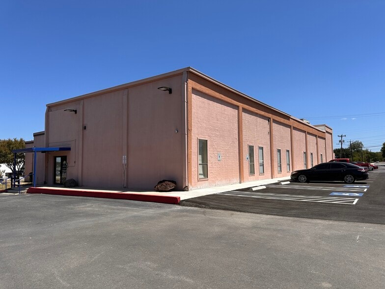 More Photos Of 4205 San Pedro Ave, San Antonio Schools For Lease