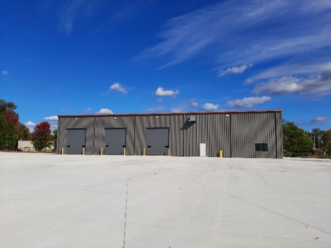 More Photos Of 123 County Road 17, Elkhart Manufacturing For Lease