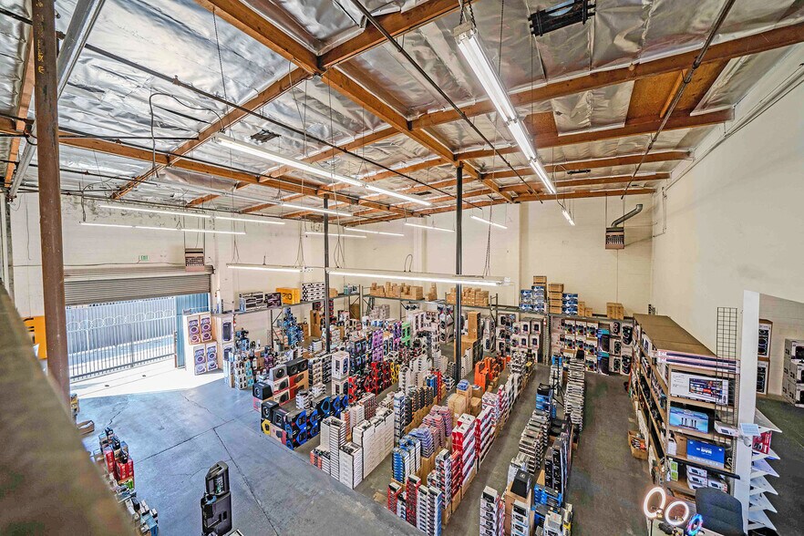 More Photos Of 1120 E 11th St, Los Angeles Showroom For Sale