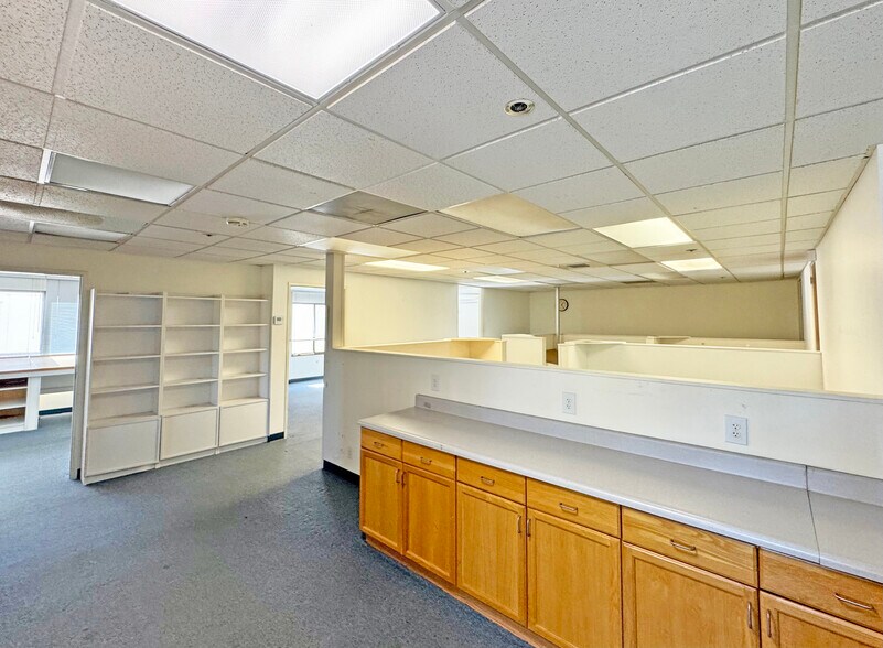 More Photos Of 1027 Cindy Ln, Carpinteria Warehouse For Lease