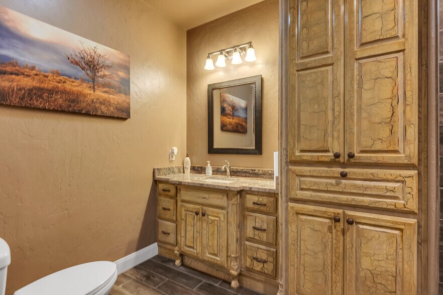 More Photos Of 1525 N Avenue D, Odessa Flex For Sale