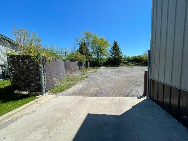 More Photos Of 747 Herra St, Elburn Light Manufacturing For Lease