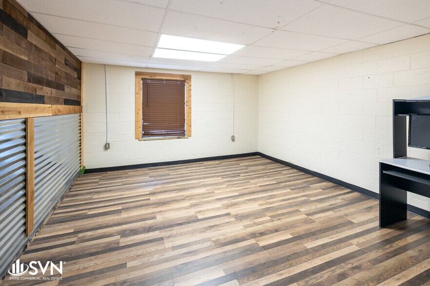 More Photos Of 1095 A Majaun Rd, Lexington Auto Repair For Lease