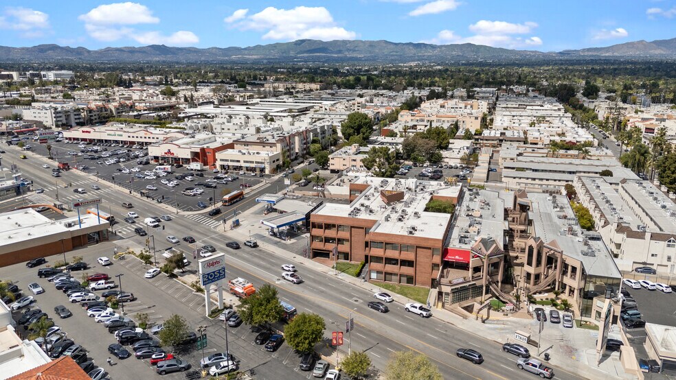 More Photos Of 17835 Ventura Blvd, Encino Office For Lease