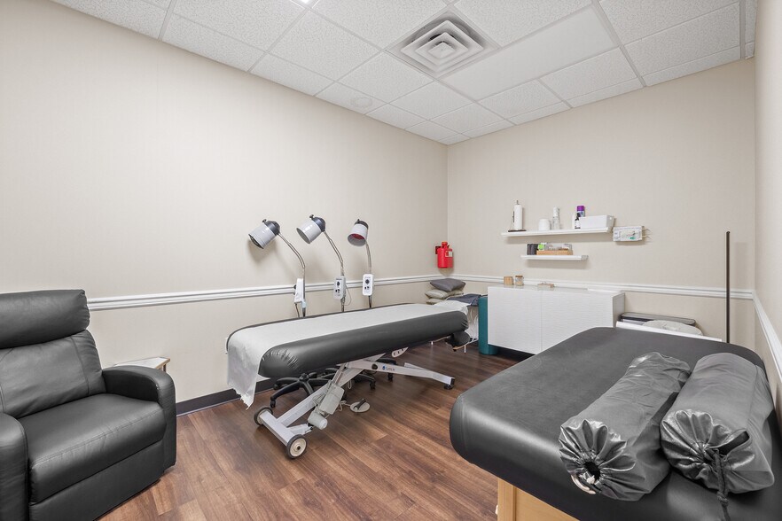 More Photos Of 7215 Pineville-Matthews Rd, Charlotte Office For Sale