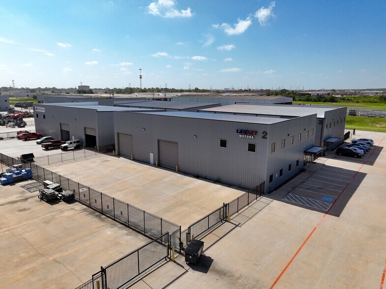 More Photos Of 11755 W Little York Rd, Houston Unknown For Lease