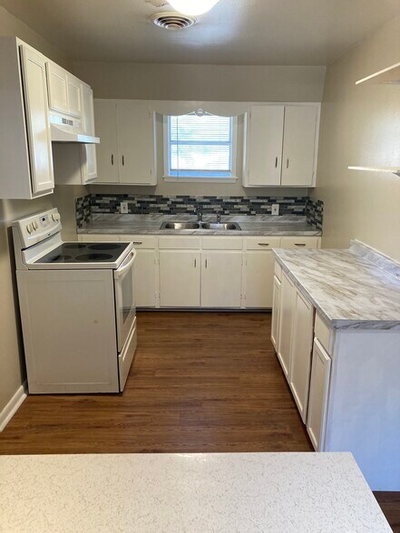 More Photos Of 916 Jefferson St, Kerrville Apartments For Sale