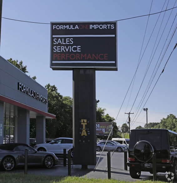 More Photos Of 7511 E Independence Blvd, Charlotte Auto Dealership For Sale