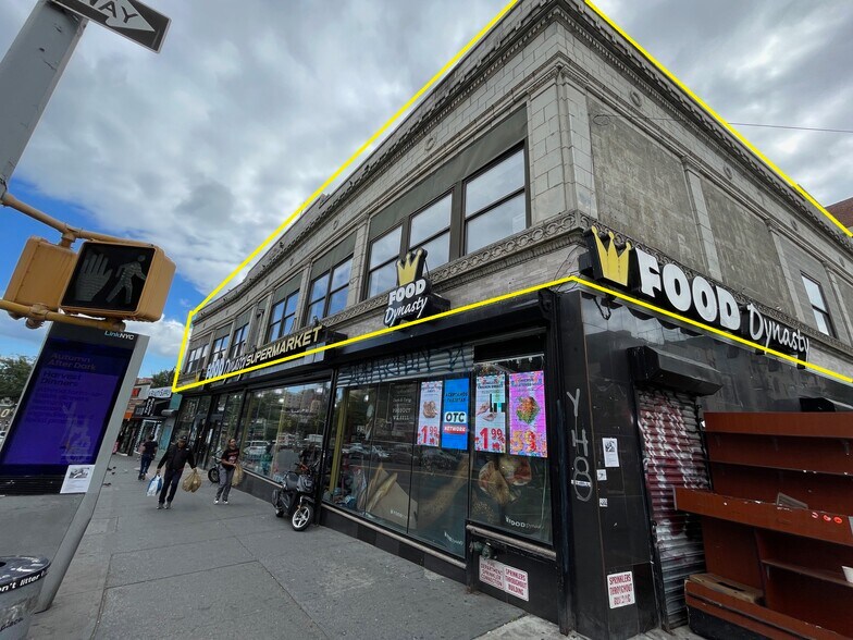 More Photos Of 40-2038 W Burnside Ave, Bronx Storefront Retail Office For Lease